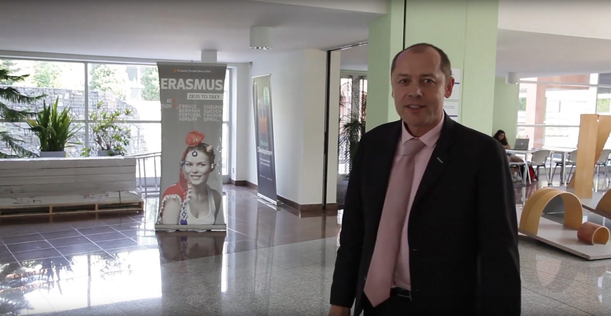 Představení excelentních profesorů - prof. Roman Jašek - International